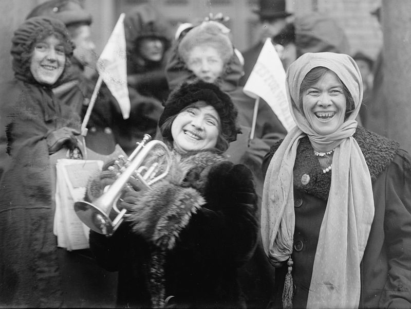 US women suffregettes demonstrating in 1913